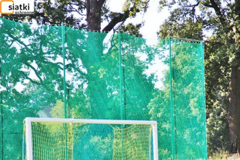 Siatki Mosina - Wytrzymała siatka na boisko szkolne do piłkochwytów dla terenów Mosiny